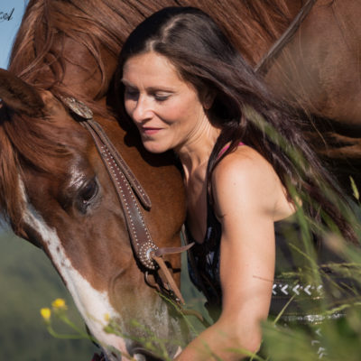 https://www.julieaphotography.com/wp-content/uploads/2018/02/wLoveStory-37-400x400.jpg